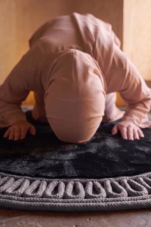 Merplush Mihraplı Peluş Seccade 75x130 cm Süet Taban Yıkanabilir Yumuşak Namaz Halısı