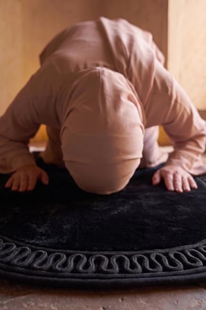 Merplush Mihraplı Peluş Seccade 75x130 cm Süet Taban Yıkanabilir Yumuşak Namaz Halısı