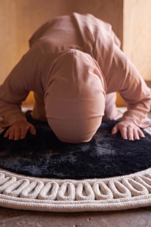 Merplush Mihraplı Peluş Seccade 75x130 cm Süet Taban Yıkanabilir Yumuşak Namaz Halısı