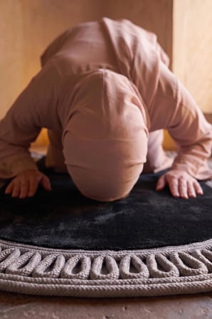 Merplush Mihraplı Peluş Seccade 75x130 cm Süet Taban Yıkanabilir Yumuşak Namaz Halısı