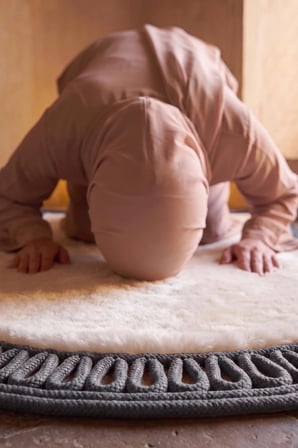 Merplush Mihraplı Peluş Seccade 75x130 cm Süet Taban Yıkanabilir Yumuşak Namaz Halısı