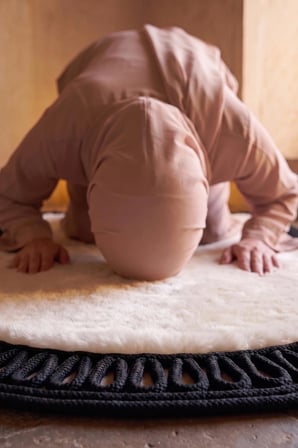 Merplush Mihraplı Peluş Seccade 75x130 cm Süet Taban Yıkanabilir Yumuşak Namaz Halısı