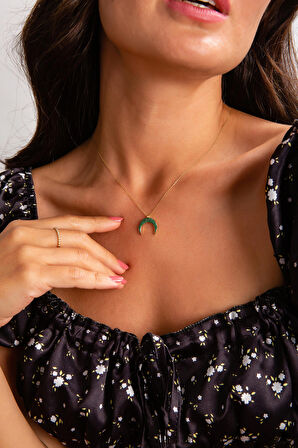 Yeşil Taş Hilal Kolye