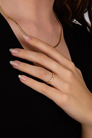 Zarif İşlemeli Yüzük