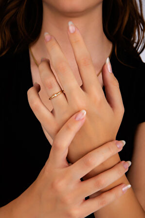 Küçük Beyaz Taşlı Zarif Yüzük