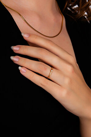 Küçük Beyaz Taşlı Zarif Yüzük