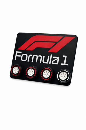 Formula 1 Tasarım Anahtarlık Askılığı – 4 Lastik Anahtarlık + 4 Adet Anahtarlık Zinciri ve Halkası