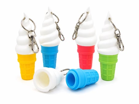 🍦 Mini Saklama Külahı Anahtarlık – Döner Kapaklı – Sert Plastik – Gizli Hazneli