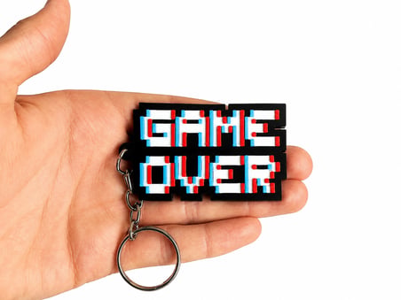 🎮🔑✨ Retro Game Over Anahtarlık – Piksel Tasarımlı Dekoratif Anahtarlık – Oyun Temalı  Aksesuar