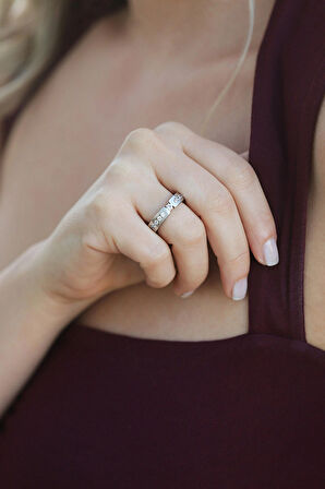 Amore Koleksiyonu Kadın Taşlı Bijuteri Modern Alyans