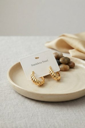 316L Çelik Gold Renk Kıvrımlı Halka Model Küpe -MİRAYLİFE