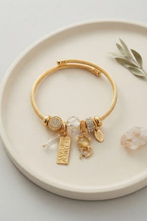 Kedili Model Charmlı Bileklik -MİRAYLİFE