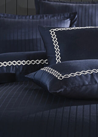 Dantela Nüans Nakışlı Pamuk Saten Yollu Çift Kişilik Nevresim Takımı-Lacivert