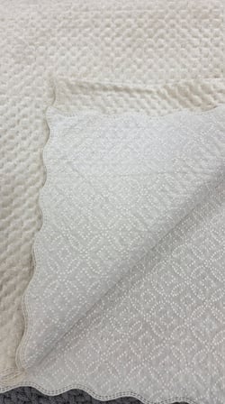 Lüks Kadife Dotlu Kaymaz Koltuk Örtüsü (180x220) - Krem