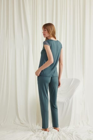 Yakası Kolu Ve Omzu Dantelli Önü Düğmeli Pijama Takımı -MİRAYLİFE