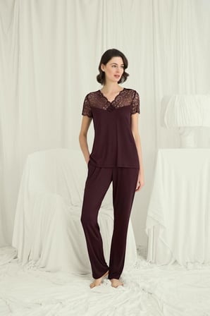 Kısa Kollu Ve Dantelli V Yaka Pijama Takımı