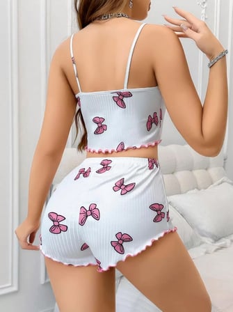 Pamuklu Beyaz Üstüne Pembe Kurdela Desenli Fitilli Askılı Şortlu Pijama Takımı