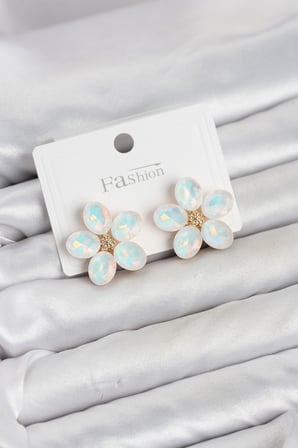 Beyaz Renk Kristal Taşlı Çiçek Model Kadın Küpe