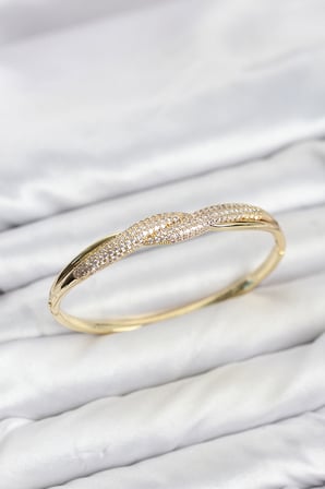 Gold Renk Zirkon Taşlı Sarmal Model Kadın Kelepçe Bileklik