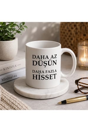Motivasyon Serisi | Daha Az Düşün, Daha Fazla Hisset | Çift Taraflı Baskılı Seramik Kupa | 300 ml Premium Kahve Kupası