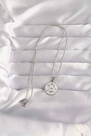 MuI MuI 316L Çelik Gümüş Renk Beyaz Mineli Karışık Figürlü Tarot Kolye