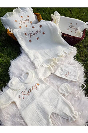 İsim Nakışlı Müslin Bebek Tulumu, Şapka, Eldiven, Battaniye, Yastık, Puset Örtüsü - 6 Parça Set