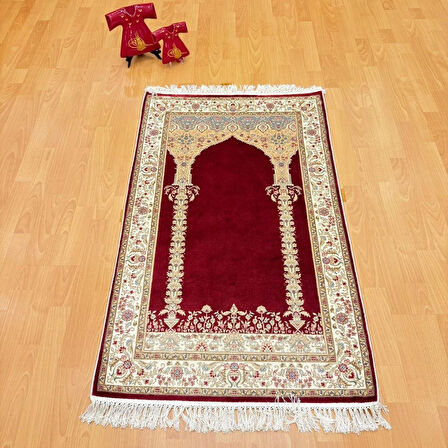 Mihrâb-ı Âlâ Nakışlı Motifli İpek Seccade