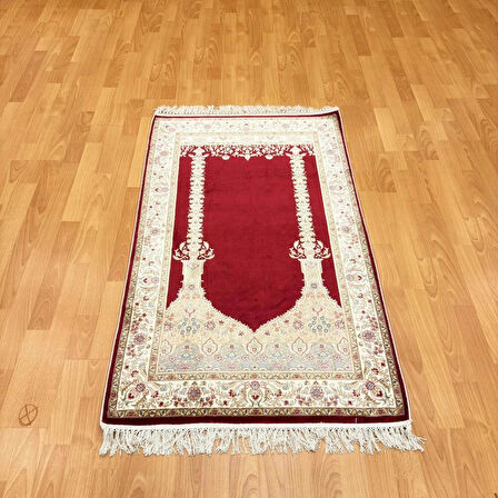 Mihrâb-ı Âlâ Nakışlı Motifli İpek Seccade