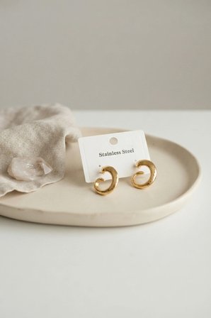 Mey İthalat 316L Çelik Gold Renk Vintage Kıvrımlı Halka Model Küpe