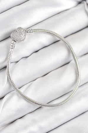 Pirinç Charm Zirkon Taşlı Kalp Model Gümüş Renk Kadın Bileklik