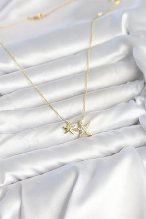 Mey İthalat Pirinç Gold Renk Minimal Yıldız Model Kadın Kolye
