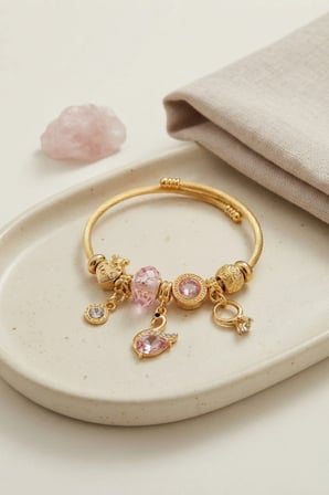 Mey İthalat Pembe Swan Model Gold Renk Charmlı Bileklik