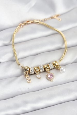Pirinç Gold Renk Pembe Kalp Charmlı Kadın Bileklik