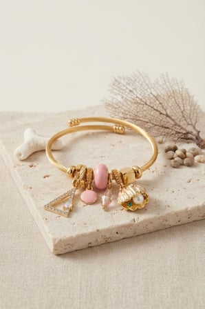 Mey İthalat Pembe Deniz Kabuğu Model Gold Renk Charmlı Bileklik