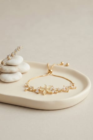 Mey İthalat Gold Renk Zirkon Taşlı Pirinç Sedefli Çiçek Model Asansörlü Bileklik