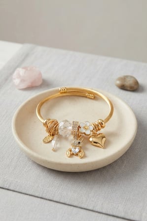 Mey İthalat Tavşan Model Gold Renk Beyaz Charmlı Bileklik