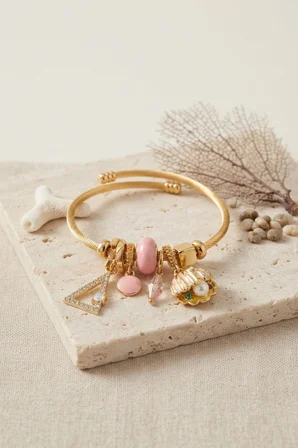 Mey İthalat Pembe Deniz Kabuğu Model Gold Renk Charmlı Bileklik