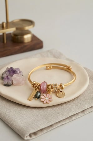 Mey İthalat Pembe Papatya Model Gold Renk Charmlı Bileklik