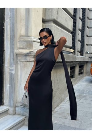 MAY REM Kadın Saten Halter Yaka Şal Detaylı Maxi Abiye Elbise