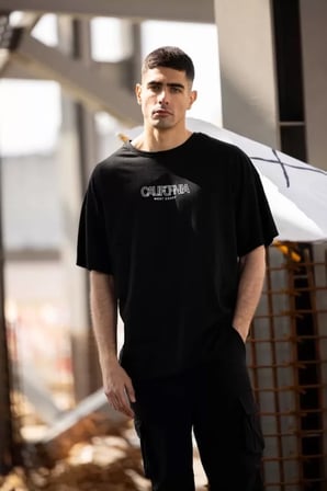 MYTHRIVA  Unisex Bisiklet Yaka Baskılı Oversize T-Shirt - Siyah