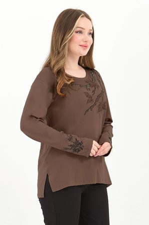 Kadın Koyu Kahverengi Büyük Beden Yaprak Desenli Taşlı Yırtmaçlı Likralı Viskon Anne Penye Bluz