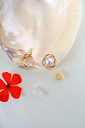 Zirkon Taşlı Ortası İnci Gül Figürü Halka Küpe Uzun Ömürlü Dayanıklı