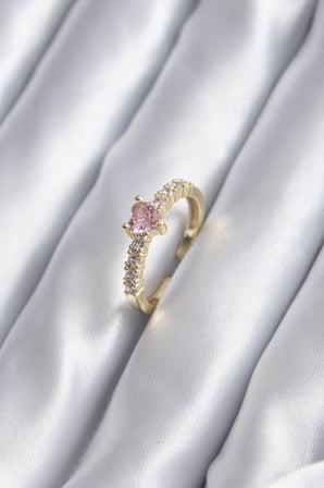 Gold Renk Zirkon Taşlı Pembe Kristal Kalp Model Kadın Yüzük 5886
