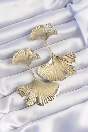 Pirinç Gold Renk Tırtıklı Yaprak Model Sallantılı Küpe 5886