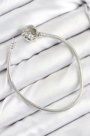Pirinç Charm Zirkon Taşlı Kalp Model Gümüş Renk Kadın Bileklik 5886