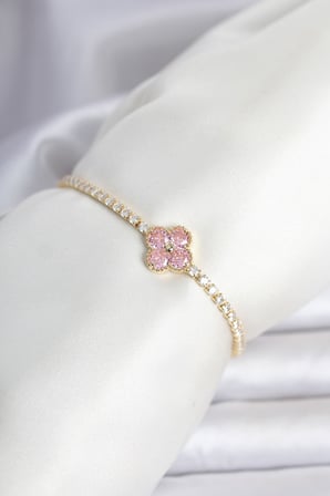 Pirinç Gold Renk Pembe Zirkon Taşlı Yonca Model Su Yolu Kadın Bileklik 5886