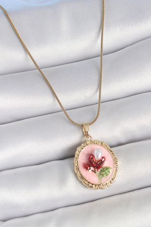 316L Çelik Gold Renk Zincir Pembe Mineli İncili Çiçek İşlemeli Portre Model Ka