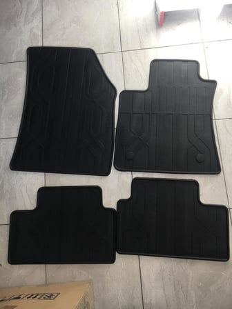 Megane 4 Paspas Takımı Siyah Kauçuk Mais 7711960954