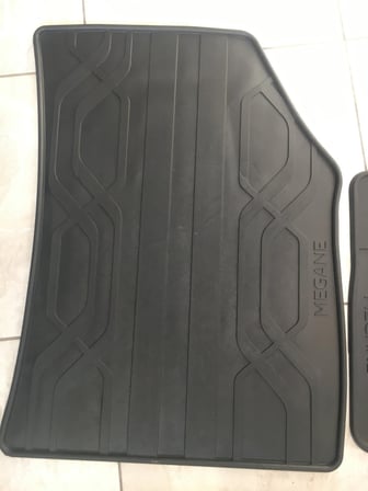 Megane 4 Paspas Takımı Siyah Kauçuk Mais 7711960954