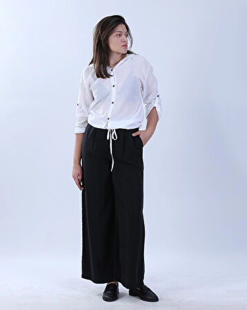 Kapüşonlu Bağcıklı Rahat Kesim Beyaz Gömlek